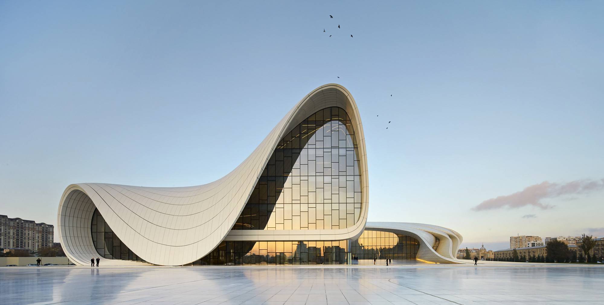 بالصور.. أبرز أعمال "أسطورة الهندسة المعمارية" الراحلة العراقية زها حديد