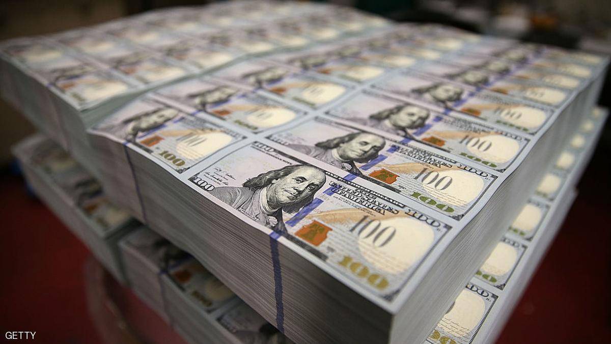 الدولار يتجه لأكبر هبوط فصلي في 5 سنوات