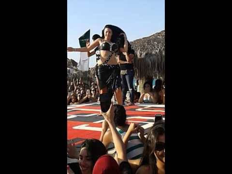 شاهد بالفيديو‬: ‏الراقصة صافيناز‬ تشعل مواقع التواصل بوصلة رقص مثيرة!