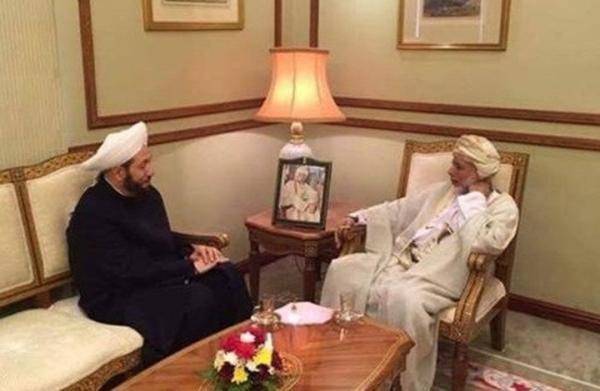 أنباء عن لجوء مفتي سوريا أحمد حسون إلى عُمان