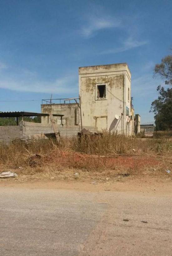 فنان شهير ينشر صورة منزله بعد أن طالته الحرب الطاحنة.. من هو؟