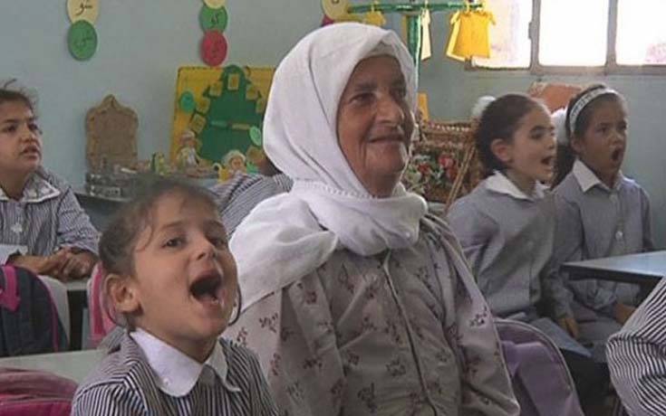 مسنّة تجاوزت الـ 100 عام تدخل حضانة للأطفال!!
