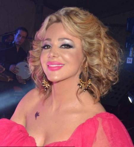 صور| سوزان نجم الدين فاتنة في عشاء خاص مع راغب علامة