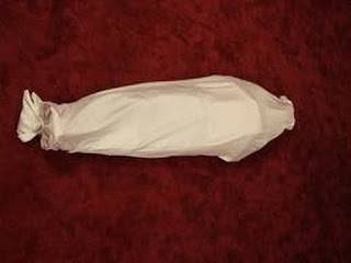 فتاة رفضت سبع نساء تغسيلها وكان هذا هو السبب !
