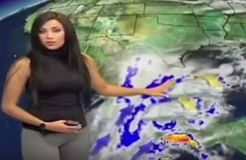 بالفيديو الصادم.. مذيعة في لباس فاضح على الهواء!