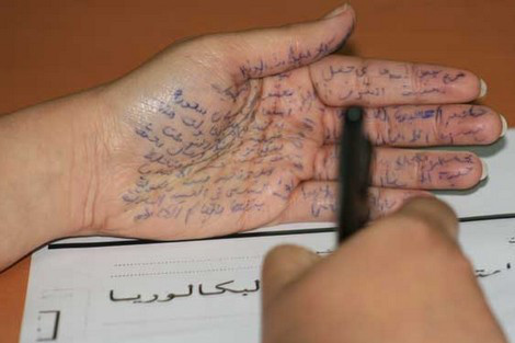 خطير- صفحات فيسبوكية.. لتعليم التلاميذ الغش!! (صور)