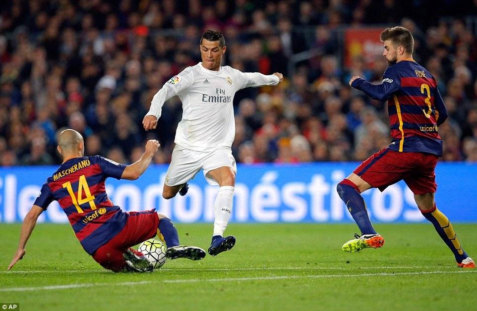 صيدلي اردني يوزع الحلوى والسبب فوز ريال مدريد على برشلونة!