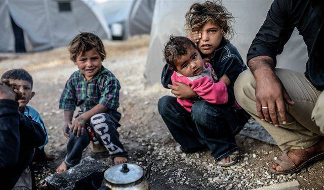 بالفيديو- مزحة سخيفة تُرعب طفلا سوريا في إسطنبول