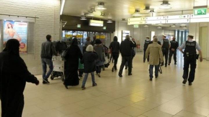 وصول أول دفعة من السوريين إلى ألمانيا بموجب الاتفاق الأوروبي-التركي