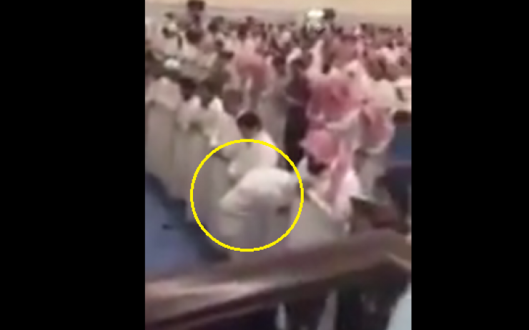 فيديو: جن يصرخ بأعلى صوت اثناء الصلاة!
