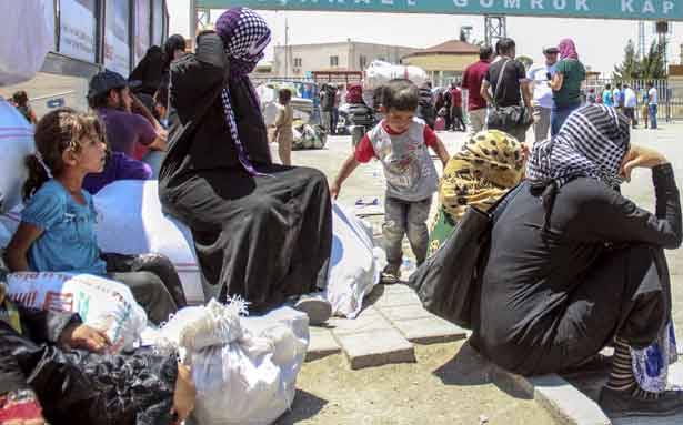 على حكومة سلام التواصل مع دمشق لاعادة النازحين