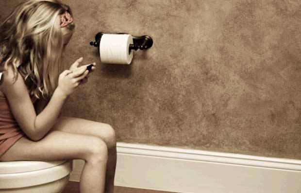 لن تدخل هاتفك معك الى الحمام بعد قراءة هذا الخبر!