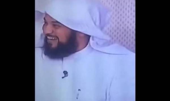 بالفيديو: لم يعلم أنه على الهواء مباشر..شاهد ماذا حدث