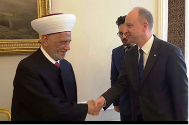 دريان من وارسو: "ميزة لبنان بين دول الشرق الأوسط ان رئيس جمهوريته مسيحي ينتخبه المسلمون والمسيحيون اللبنانيون الذين هم شعب واحد في هذا الشرق"