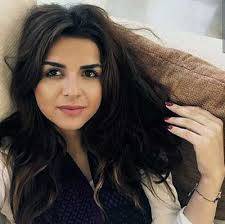 بالصورة رجل يغدر نوال بري ويقبلها