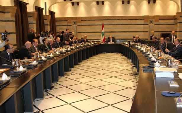 الحكومة في دائرة التعطيل والمجلس ينتظر التشريع