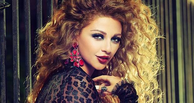 بالفيديو ميريام فارس مثيرة في أول زفاف تحييه بعد الولادة..