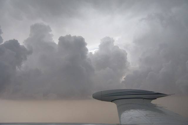 بالصور.. كيف ساهم تلقيح الغيوم بزيادة الأمطار بالإمارات؟