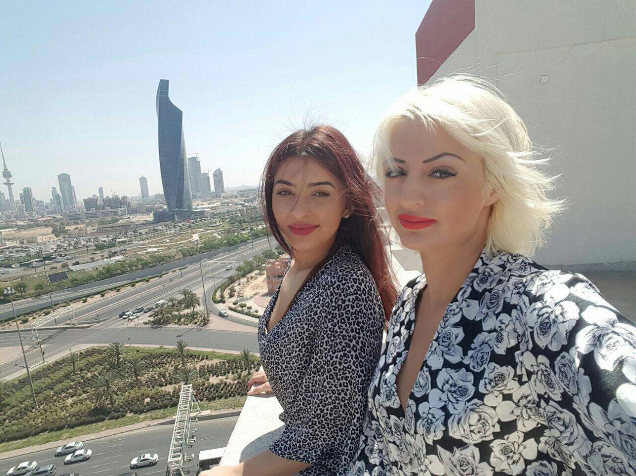 ممثلتان عالميتان للأفلام الإباحية يدخلان الكويت ويسجلان فلما في أحد الفنادق