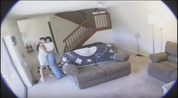 بالفيديو زوجة تخون زوجها مع شخص لا يمكن تخيله