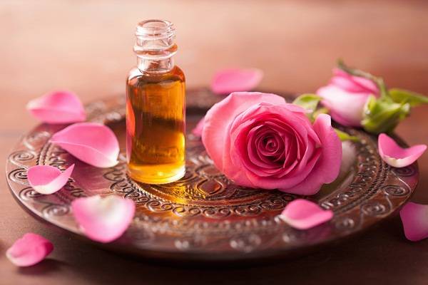 فوائد مدهشة  لزيت الورد