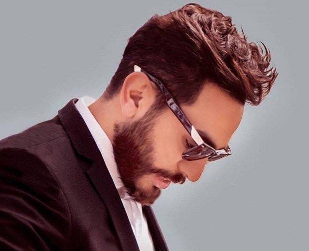 بالفيديو- تامر حسني يتعرض لموقف محرج أثناء تكريمه..شاهدوا ردة فعله