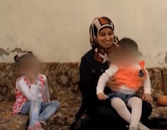 بالفيديو- طفلة السنتين.. امرأة بالغة!