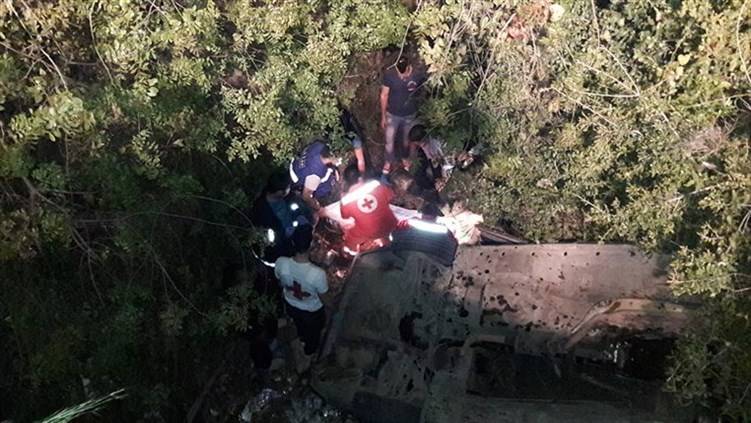 حادث مروع في جبيل.. قتيلان و3 جرحى في تدهور سيارة