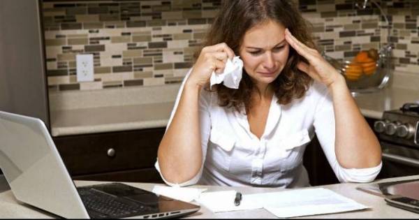 قرأت المعلمة واجب تلميذها فأنفجرت باكية!!