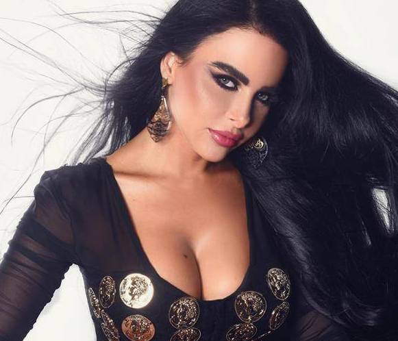 بعد البلبلة حول صدرها.. ليال عبود تخرج عن صمتها