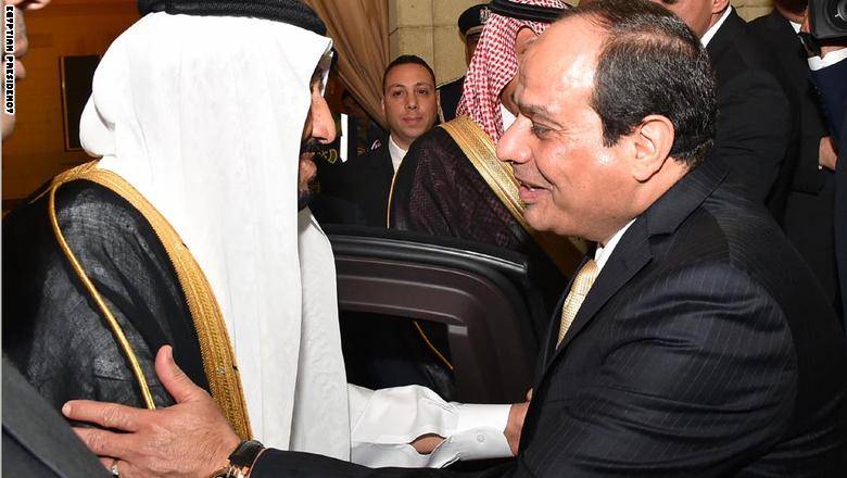 مستشار مرسي برسالة صادمة للسعوديين: ملككم دعم مجرمي السيسي بأموالكم واستولى بغير حق على تيران وصنافير