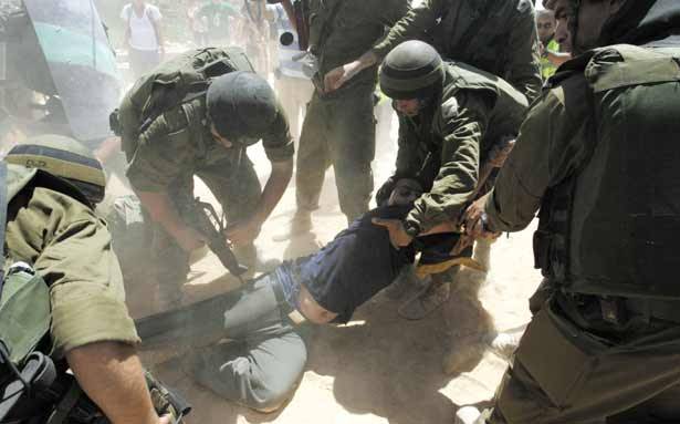 إسرائيل تعتقل 11 فلسطينياً في الضفة الغربيّة
«حماس» تنتقد التعاون الأمني بين السلطة والعدو
