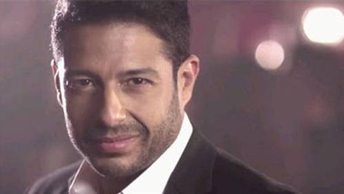 منع محمد حماقى من السفر إلى الإمارات... وإنزاله من الطائرة!