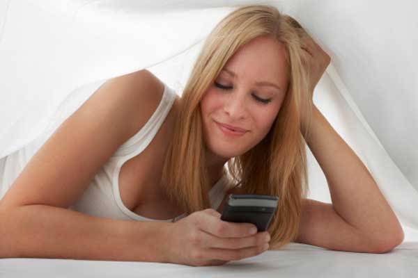 فتاة تعاكس شابا عبر الهاتف.. ماذا حدث؟