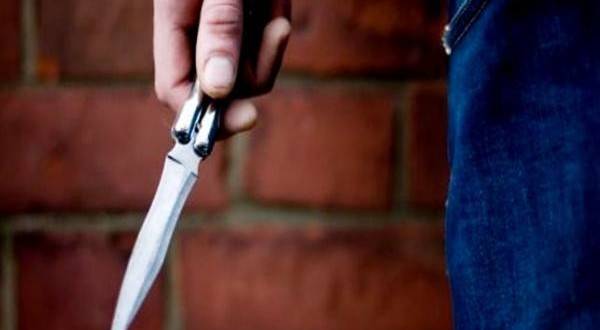 تعرض رئيس بلدية لطعنة سكين