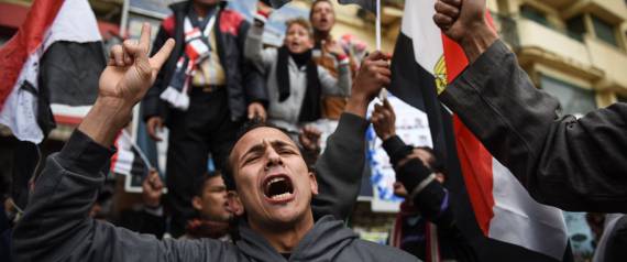 مصريون يجمعون توكيلات لرفض التنازل عن تيران وصنافير.. فما تأثيرها القانوني؟