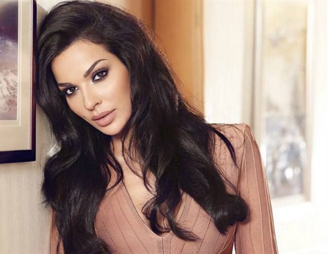 نادين نسيب نجيم تعتذر... والسبب؟