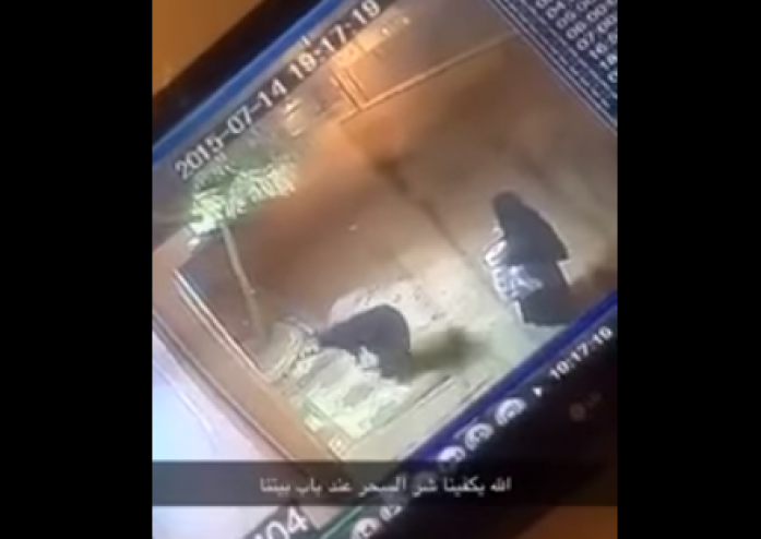 فيديو: سافر ووضع كاميرا مراقبة عند الباب شاهد ماذا رصدت!