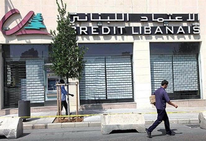 بالصور… سرقة مصرف “الإعتماد اللبناني” في الكرنتينا