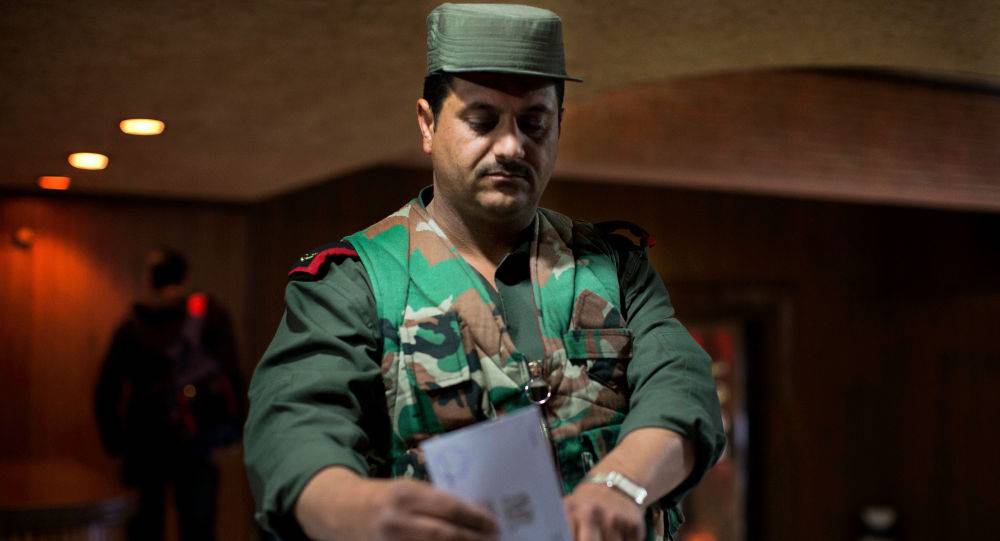 إصابة ضابط شرطة  سوري و3 عناصر أثناء نقل صناديق الاقتراع للفرز