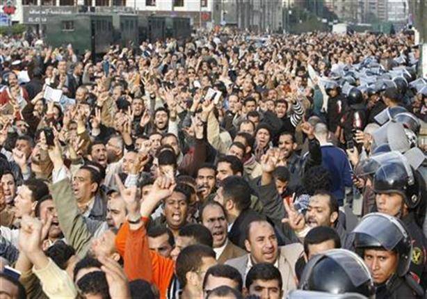 البوابة نيوز | بالفيديو .. هتافات "الشعب يريد إسقاط النظام" تعود من جديد أمام نقابة الصحفيين في جمعة الأرض