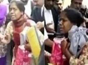 بالفيديو.. +18 رجل يقطع حنجرة زوجته داخل قاعة المحكمة