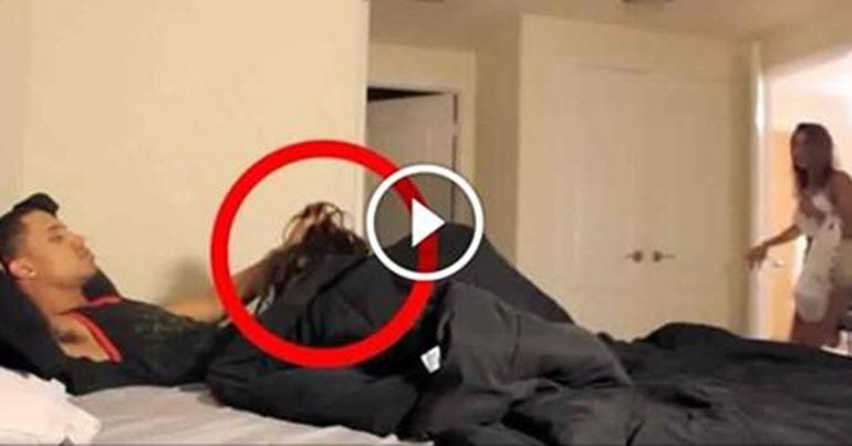 فيديو | عادت من التسوق فجأة لتجد صدمة عمرها في حبيبها الذي يخونها،لكن الصدمة الكبرى هي مع من خانها !