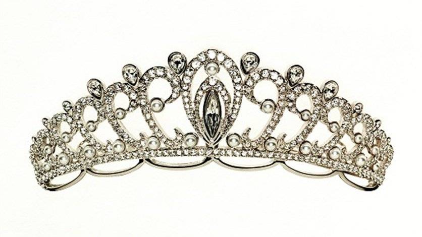 بالصور: تتويج طالبة ستار أكاديمي ملكة جمال.. من هي؟