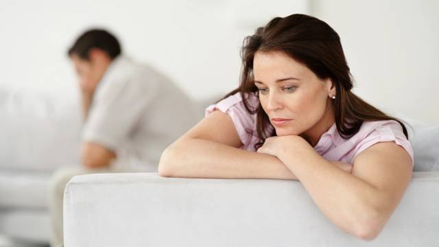 تصرفات يقوم بها الزوج عن غير قصد لكنها تدمر المرأة!