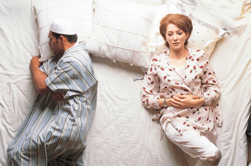 بالتفاصيل ..إمرأة خليجية لزوجها : إما تضاجعني ثلاثة مرات في اليوم إما أطلب الطلاق  !!