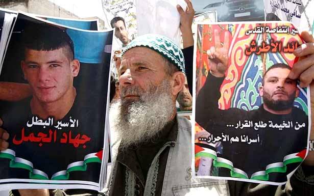 الفلسطينيّون أحيوا «يوم الأسير» في الضفّة
مليون فلسطيني بينهم نساء وأطفال في السجون الإسرائىليّة
