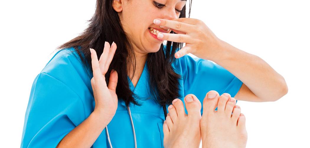 أفضل الطرق التي تخلصك من الرائحة الكريهة للقدم نهائياً
