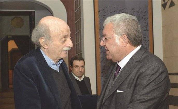 سجال ساخن.. بين جنبلاط والمشنوق