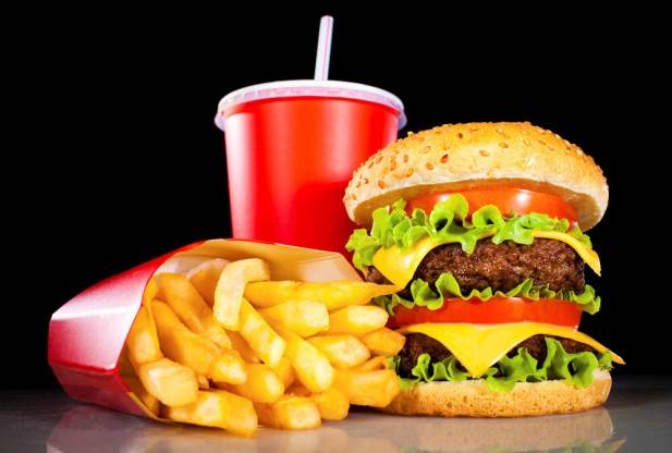 بعد قراءة هذا الخبر لن تتناول الوجبات السريعة بعد الآن
